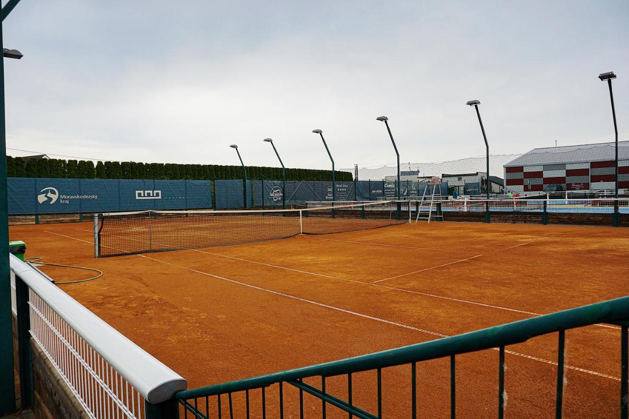Tennishill Havířov Buitenkant foto